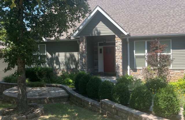 Wonderful home on the Scotsdale Golf course in Bella Vista photos photos