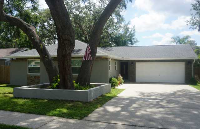 3 Bedrooms / 2 Bath Brandon Home Gallery 1