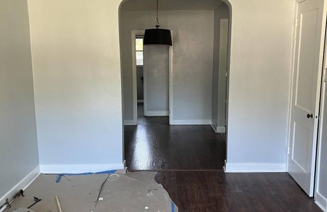 1123 N Ash Gallery 3