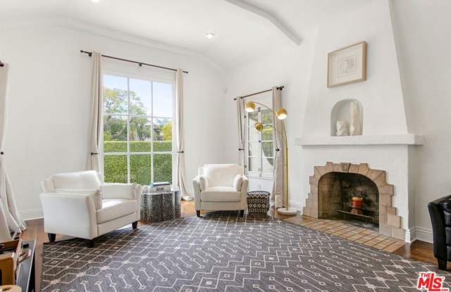 458 460 N Alfred St photos photos