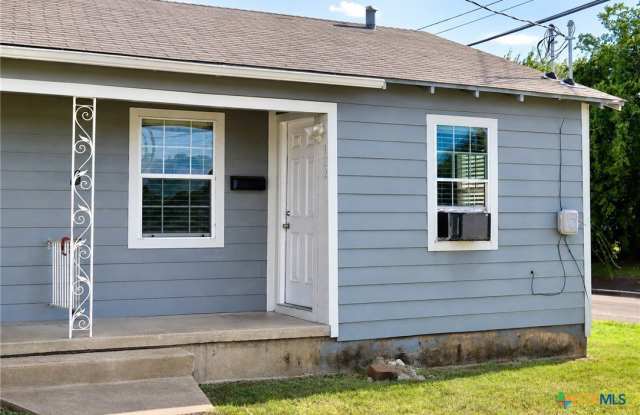 122 W Avenue A Gallery 2