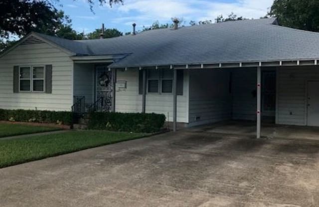 103 Saint Clair Dr E - 103 East Saint Clair Drive, Irving, TX 75061