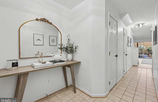 109 MARTIN Lane Gallery 3
