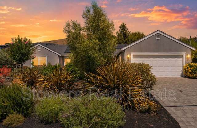 1099 Larch Ave photos photos