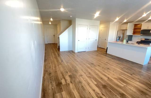 Modern 4 Bedroom Townhome in Cedar City. Pet Friendly! photos photos Modern 4 Bedroom Townhome in Cedar City. Pet Friendly! photos photos
