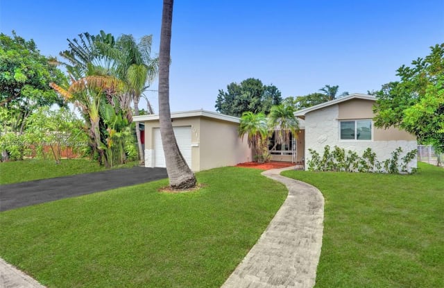 2011 N 49th Ave - 2011 North 49th Avenue, Hollywood, FL 33021