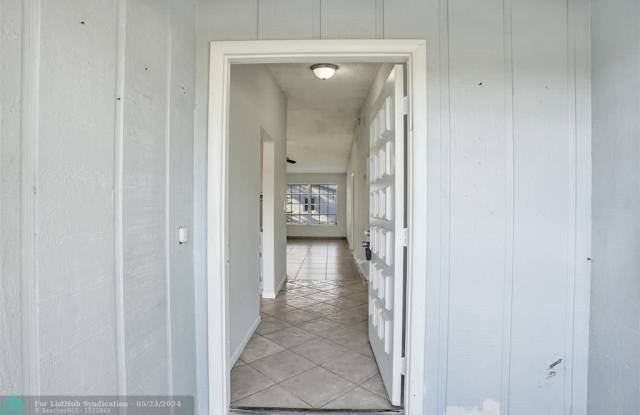 5550 Lakewood Cir S Gallery 3