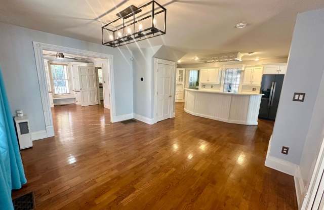 Charming 4-Bedroom Home in the Heart of Lake Eola Heights! Gallery 3