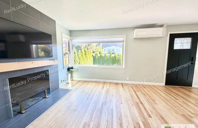 Fantastic Home in Seattle! 4 Bed, 3 Bath w/ Double Oven, A/C, and More! ~ Gallery 1