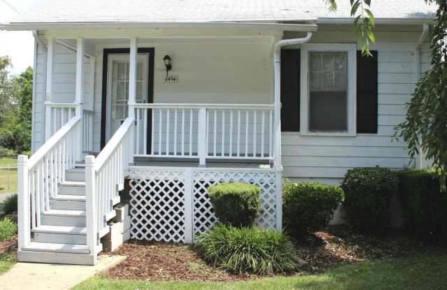 Lovely Cottage with Detached 2-Car Garage photos photos