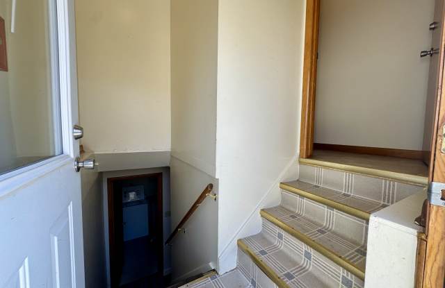 2220 East Avenue A 1/2 Gallery 2
