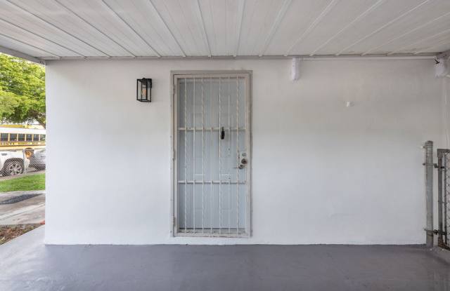 321 Northwest 21st Avenue Unit H Gallery 4