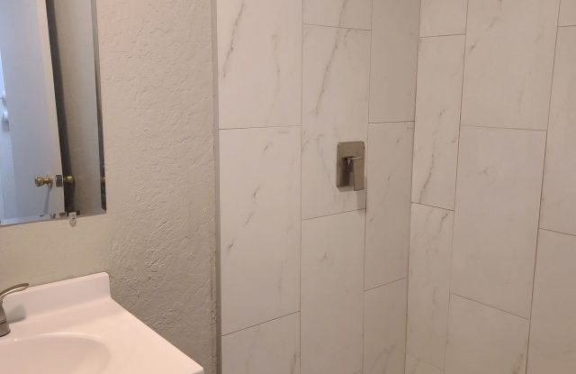 2 bedroom 1 bath upstairs unit. photos photos