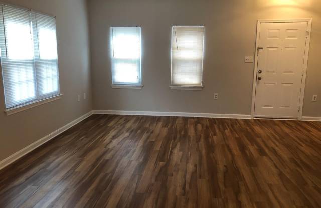 667 CONSTELLATION Square SE Gallery 2