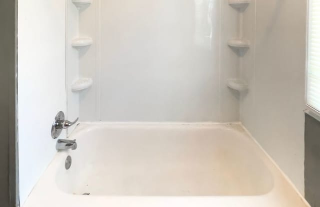 834 W North St - The Ultimate Ball State Rental | 4 Bedrooms, 2 Baths, Pet Friendly Gallery 3