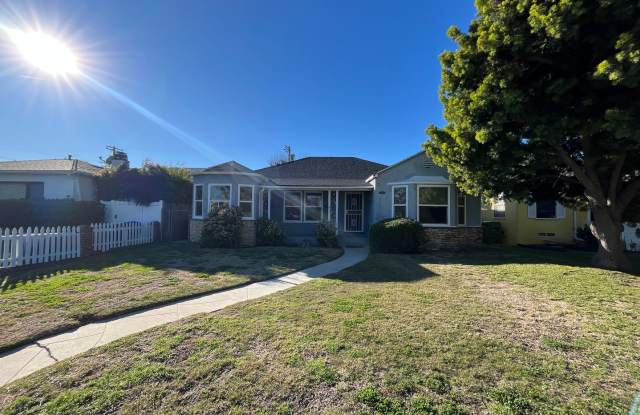 Spacious 2+2 home w/extra storage, upgrades + backyard! photos photos