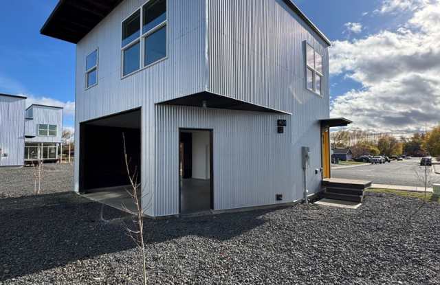 1BR, 1BA with Huge Garage photos photos