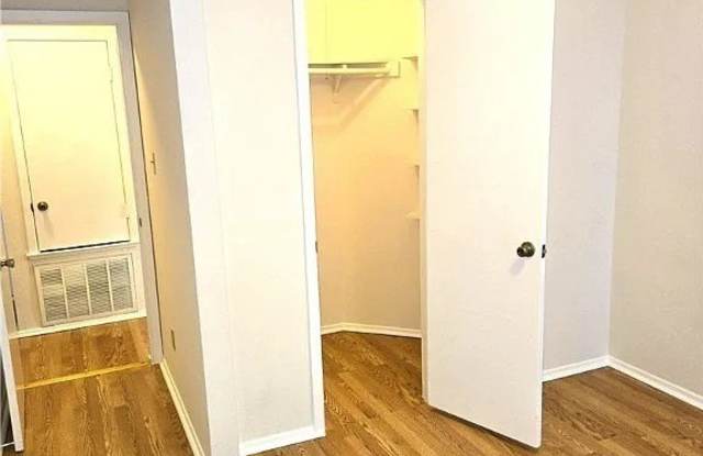 203 S Mitchell Avenue Gallery 4