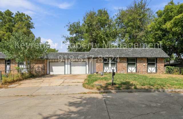 Charming 3-Bedroom Duplex in Tulsa Gallery 1