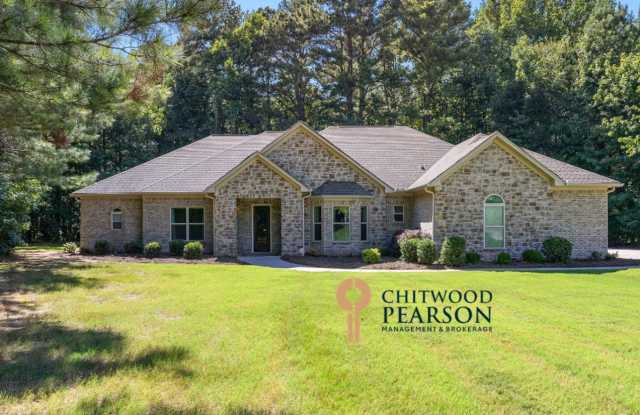 4BR Estate Home on 2.5 Acres Near Trilith Gallery 1