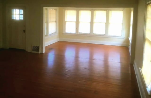 325 Rockingham Street Gallery 4