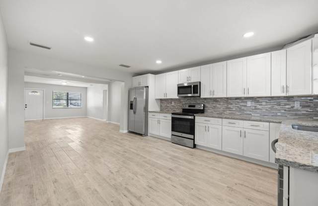 3bed/2.5 bath - Move in ready! - 6611 North 23rd Street, Tampa, FL 33610 3bed/2.5 bath - Move in ready! - 6611 North 23rd Street, Tampa, FL 33610