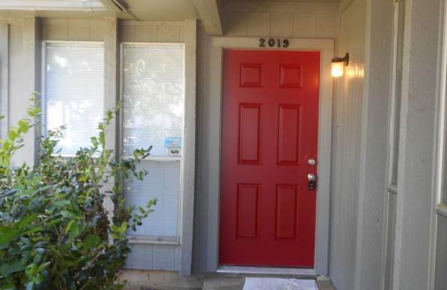 2019 Oakwood Ct - 2019 Oakwood Ct, Arlington, TX 76012