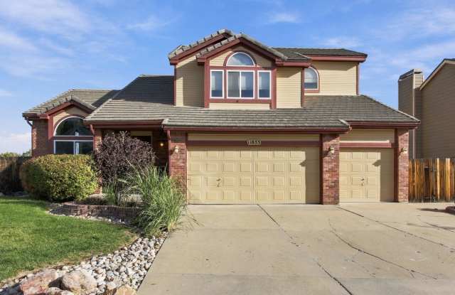 Spacious 4 Bedroom Home with Finished Walk-Out Basement, 3-Car Garage & Large Yard Gallery 3