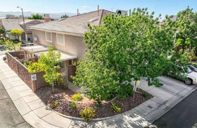 Freshly updated 3 bedroom townhouse near Bermuda and Cactus will be ready to move in by begining of July!! photos photos