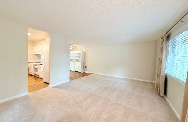 Super Cute 2 Bedroom Condo in Tigard!!! Water, Sewer and Garbage Included!!! Gallery 4