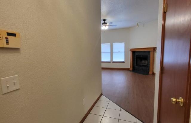 (3) Bed/(2) Bath + Study or 4th Bed Avail NOW! Gallery 4
