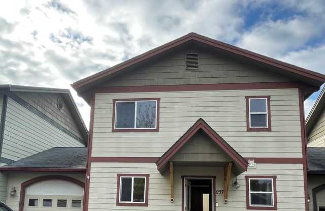 697 Waverly Place Townhome- 2Bed/1.5Bath. Monthly Rent- $2400.00 photos photos