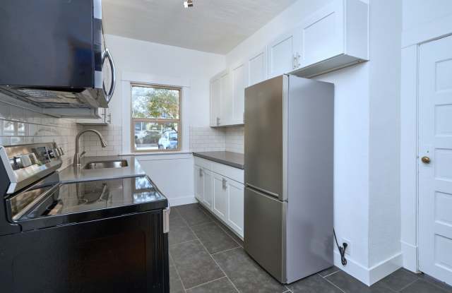 1421 On Queen Anne Gallery 3