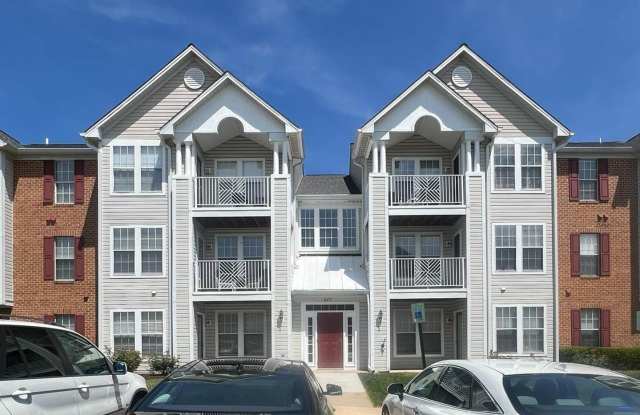 Beautiful 2bd 2bth mid level condo featuring wood flooring throughout in Piney Orchard photos photos