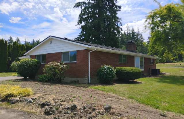 Refurbished home with Basement and large yard Gallery 3