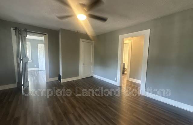 2266  1/2 Warren Street photos photos