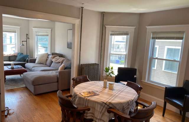 Brighton 4 Bed – 1,800 Sq Ft – W/D in Unit – Garage Parking – No Fee – 9/1 Gallery 3