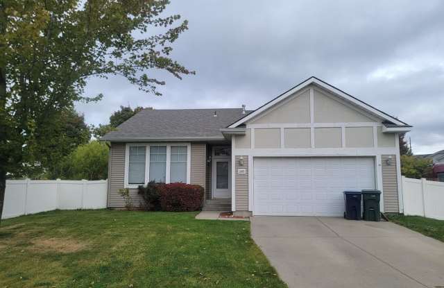 ** Coming Soon ** Updated 3 bed 2 bath Home In CDA  - New LVP Floors Gallery 1