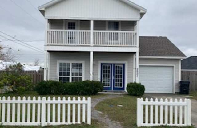 Charming 3 BR/2.5 bath  in a quiet, well-kept neighborhood. Convenient to schools, Tyndall AFB, shopping and hospitals photos photos