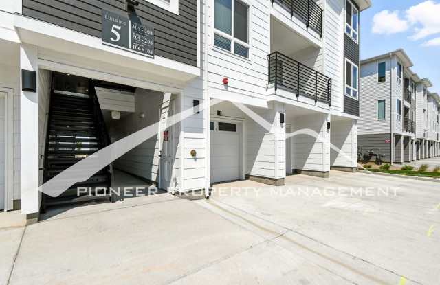 Stunning Condo with Washer/Dryer and Central AC Gallery 3