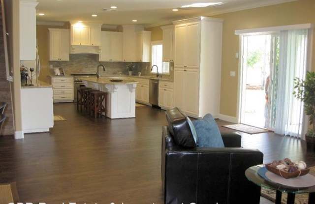 8275 Royall Oaks Drive Gallery 2