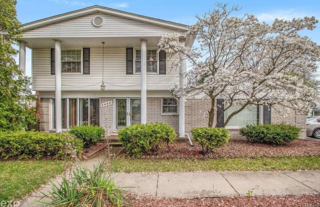 2496 Coral Dr - 2496 Coral Drive, Troy, MI 48085