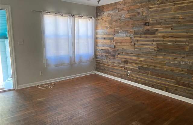 1715 N BUMBY AVENUE Gallery 2