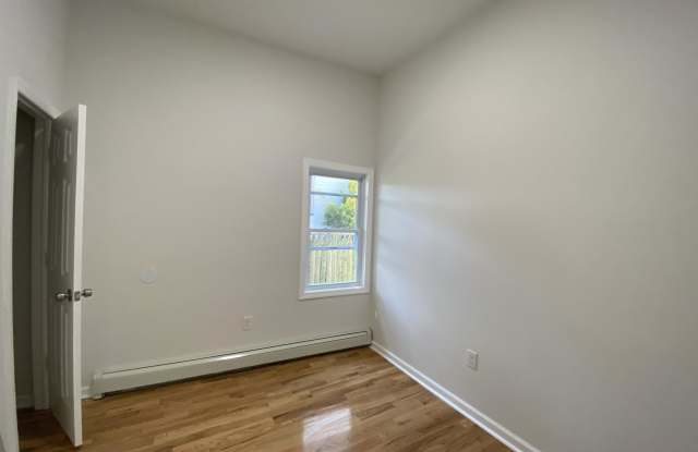 608 1/2 Lareine Avenue Gallery 3