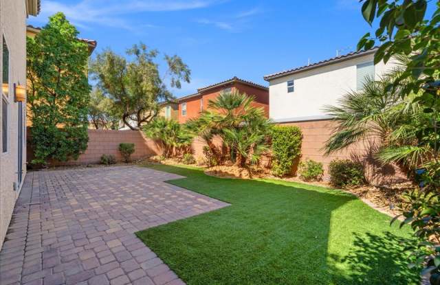 Stylish 3-Bedroom Retreat with Designer Touches & Perfect Entertaining Backyard photos photos