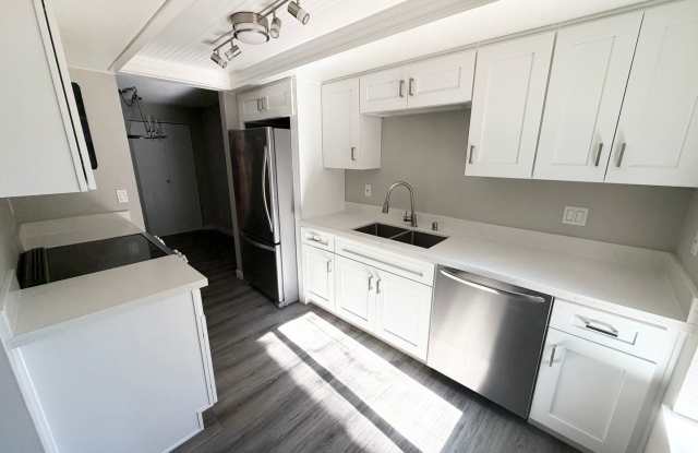 Beautifully Remodeled One Bedroom Condo at Fairwood Gallery 4