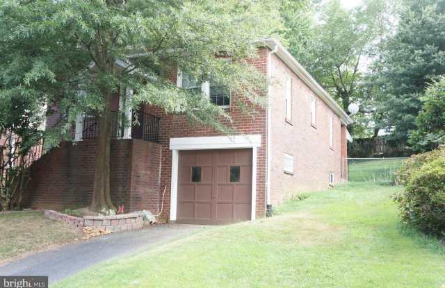 32 N OAKLAND STREET - 32 North Oakland Street, Arlington, VA 22203