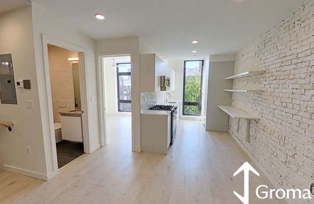 Luxury Lifestyle, 3 Bathrooms, Laundry in Unit, Pet Friendly, NO FEE!  Near NEU Gallery 4