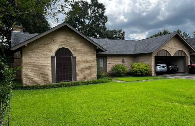 3 Bedroom, 2 Bathroom, Brick home , 2 carport, Fenced Yard, Covered Patio, Rivers Bend photos photos