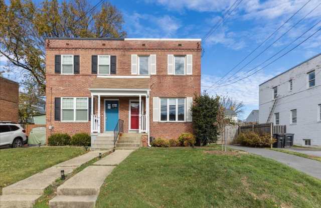 Beautiful, sunny 2bed/2bath in central location! photos photos